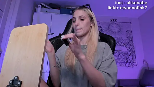 Anna Fink online show from September 19, 7:29 pm