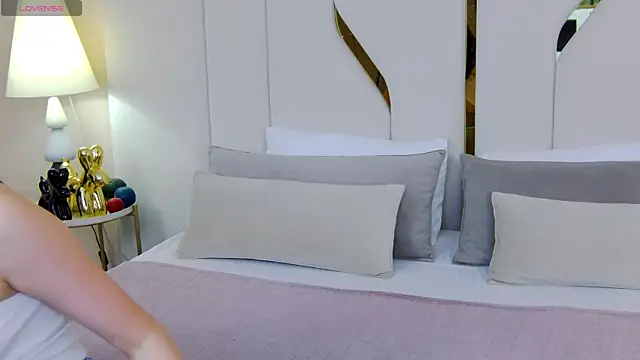 Snapshot of Betty_Bridge chatting on October 21, 5:51 am Betty Bridge online show from October 21, 5:51 am