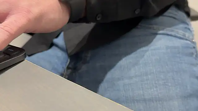 Snapshot of rickyi2023 chatting on February 5, 3:52 pm rickyi2023 online show from February 5, 3:52 pm