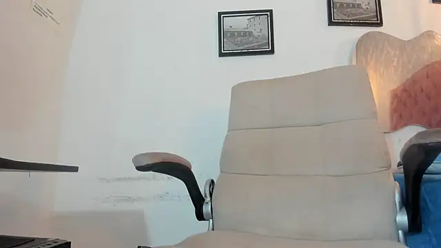 SHARICK GRECO online show from April 18, 1:02 pm