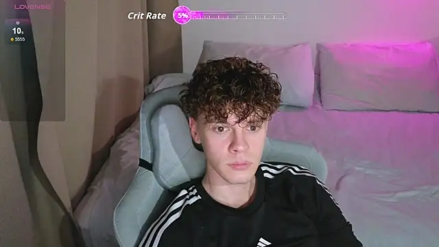 cute thomas online show from April 7, 5:48 pm