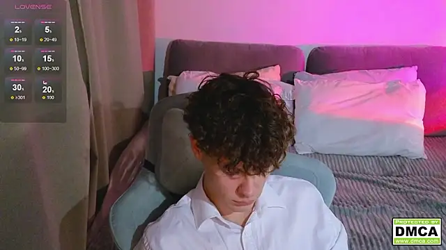 Snapshot of cute_thomas chatting on February 18, 7:21 pm cute thomas online show from February 18, 7:21 pm