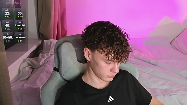 cute thomas online show from March 29, 7:15 pm