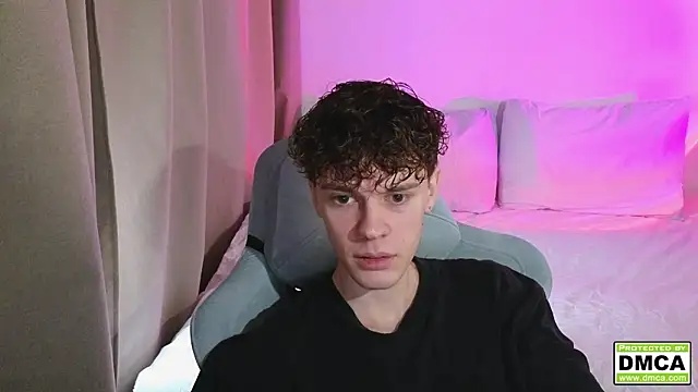 Snapshot of cute_thomas chatting on February 25, 11:21 am cute thomas online show from February 25, 11:21 am