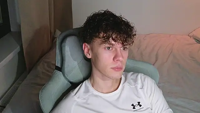 cute thomas online show from April 6, 8:32 pm