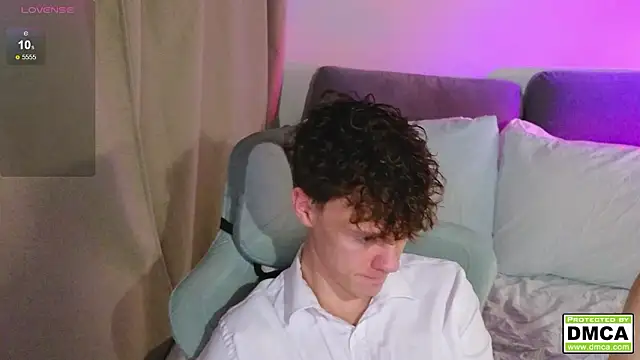 Snapshot of cute_thomas chatting on February 12, 5:23 pm cute thomas online show from February 12, 5:23 pm