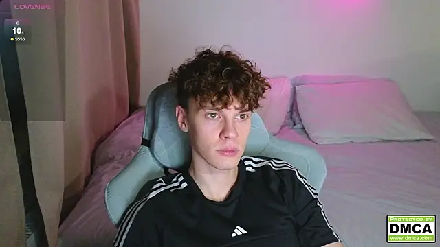 Snapshot of cute_thomas chatting on February 9, 7:45 pm cute thomas online show from February 9, 7:45 pm