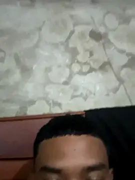 Snapshot of suarezz chatting on October 3, 1:42 am suarezz online show from October 3, 1:42 am