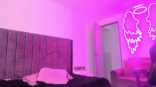 Snapshot of xiomara__cortes chatting on November 28, 12:55 am xiomara cortes online show from November 28, 12:55 am