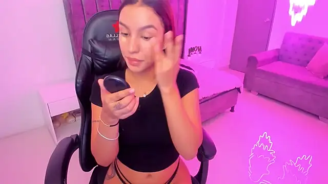 Snapshot of xiomara__cortes chatting on November 17, 12:20 pm xiomara cortes online show from November 17, 12:20 pm