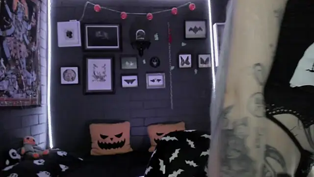 insania 9999  online show from December 20, 5:05 pm