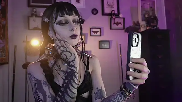 insania 9999  online show from April 15, 7:07 pm