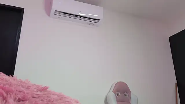 Snapshot of celeste_sea chatting on June 4, 7:18 pm celeste sea online show from June 4, 7:18 pm