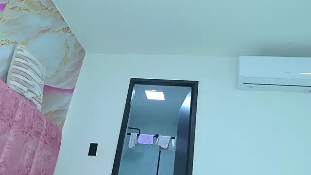 Snapshot of celeste_sea chatting on June 19, 7:20 pm celeste sea online show from June 19, 7:20 pm
