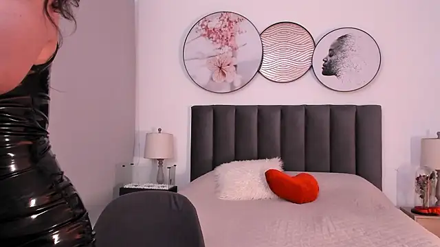 SaharaGarcia   online show from March 26, 7:12 pm