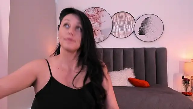 SaharaGarcia   online show from November 26, 7:03 pm