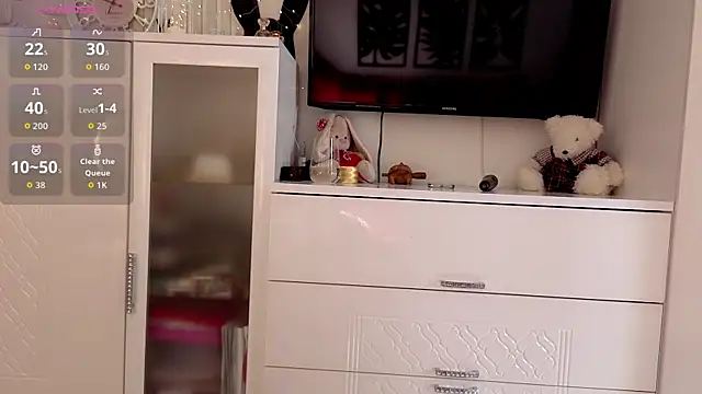 WhiteBunny online show from April 14, 7:35 am