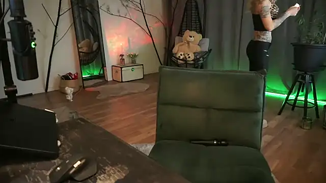 LaraPunkt online show from November 27, 9:43 am