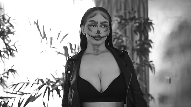 HotSkinnyX online show from October 31, 9:50 am