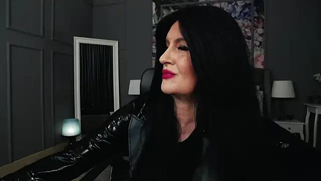 Snapshot of DomMelissaW chatting on November 6, 9:30 pm DomMelissaW online show from November 6, 9:30 pm