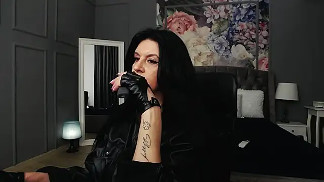 Snapshot of DomMelissaW chatting on February 25, 9:58 pm DomMelissaW online show from February 25, 9:58 pm