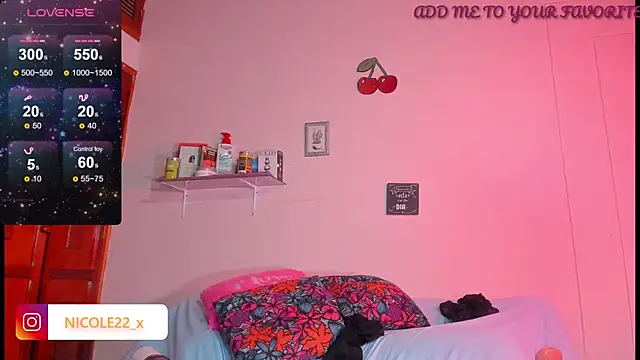 Snapshot of Nicole_x chatting on January 1, 7:41 am Nicole x online show from January 1, 7:41 am