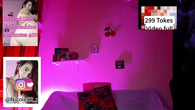 Snapshot of Nicole_x chatting on March 3, 1:28 am Nicole x online show from March 3, 1:28 am