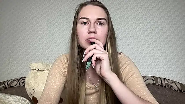 Snapshot of dream_alexa chatting on March 17, 6:32 pm dream alexa online show from March 17, 6:32 pm
