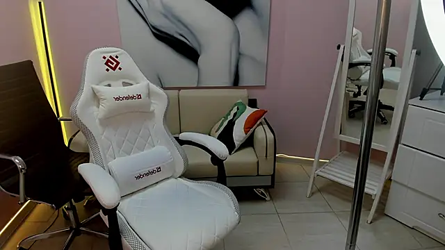 Persephoni online show from December 22, 3:56 pm