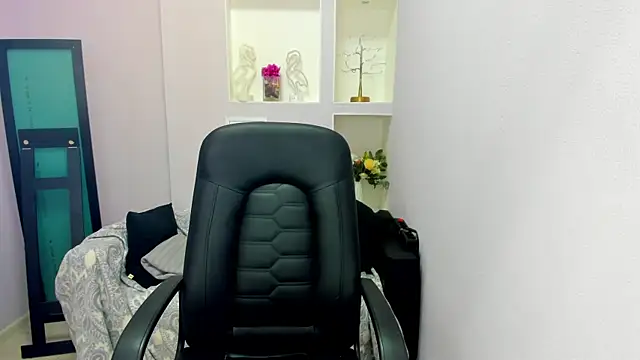 Persephoni online show from March 25, 10:47 am