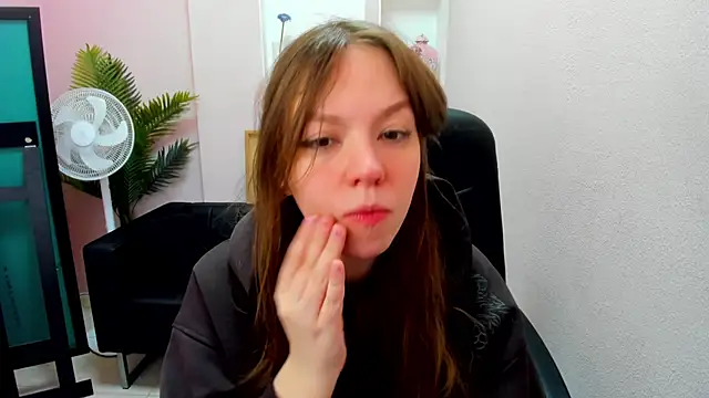 Persephoni online show from March 2, 5:44 am