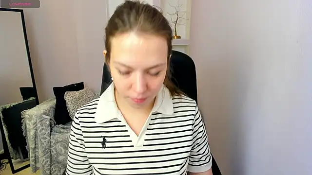 Snapshot of Persephoni chatting on July 19, 5:38 am Persephoni online show from July 19, 5:38 am