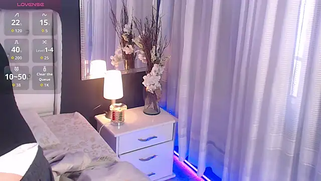 LiaVillalobos online show from November 4, 12:20 pm