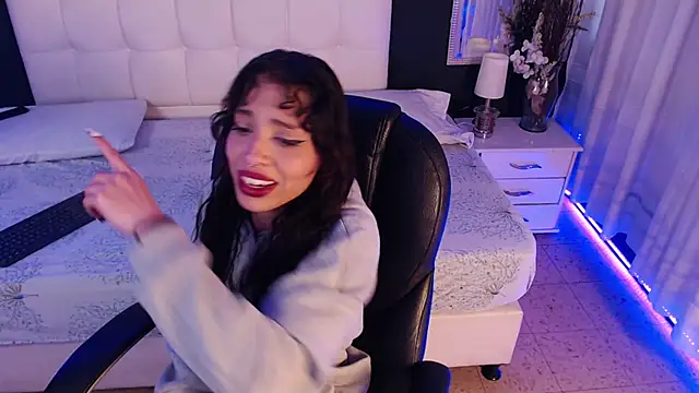 LiaVillalobos online show from December 19, 3:25 pm