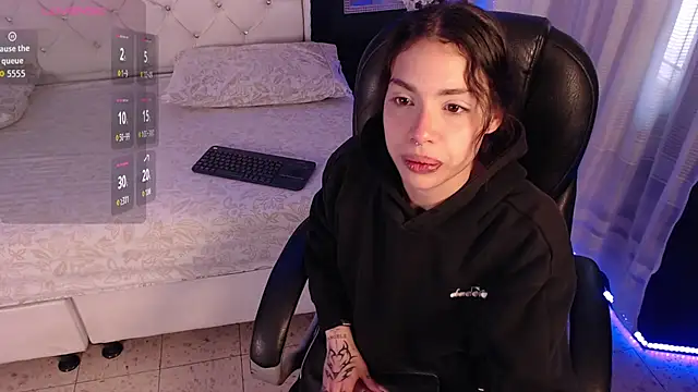 Snapshot of LiaVillalobos chatting on October 15, 12:57 pm LiaVillalobos online show from October 15, 12:57 pm