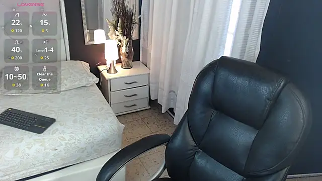 Snapshot of LiaVillalobos chatting on October 18, 1:46 pm LiaVillalobos online show from October 18, 1:46 pm
