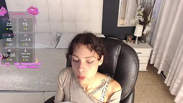 LiaVillalobos online show from December 17, 2:11 pm