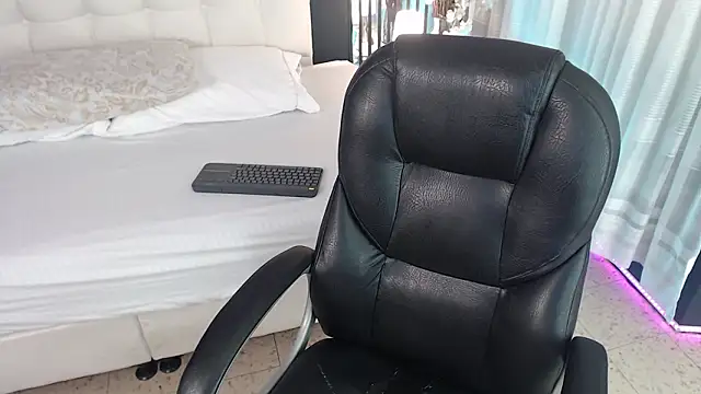 LiaVillalobos online show from March 26, 1:31 pm