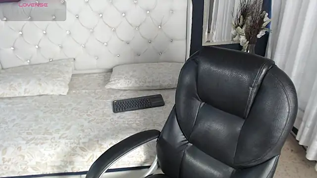 Snapshot of LiaVillalobos chatting on September 25, 11:16 am LiaVillalobos online show from September 25, 11:16 am