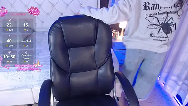 LiaVillalobos online show from November 28, 1:00 pm