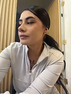 Snapshot of clarachanelricek chatting on May 26, 8:29 pm clarachanelricek online show from May 26, 8:29 pm