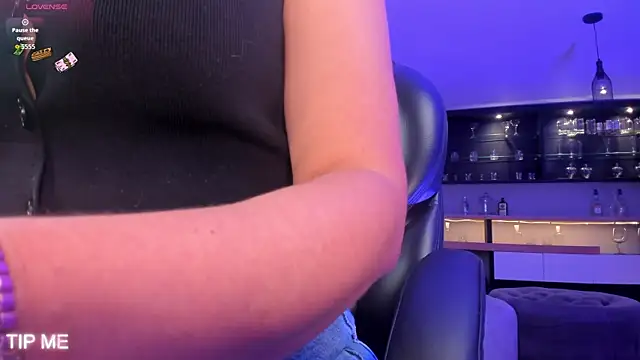 SophieBarnett online show from April 4, 11:55 pm