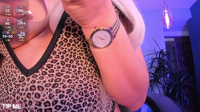 SophieBarnett online show from May 10, 1:25 pm