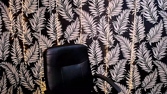 Snapshot of Olivia_playful chatting on October 18, 11:23 am Olivia playful online show from October 18, 11:23 am