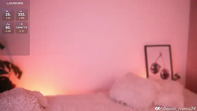 Snapshot of annie24_evans chatting on February 26, 2:30 am annie24 evans online show from February 26, 2:30 am