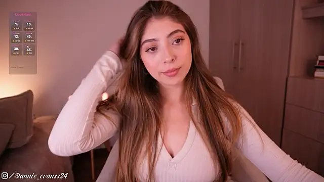 Snapshot of annie24_evans chatting on October 30, 9:33 pm annie24 evans online show from October 30, 9:33 pm