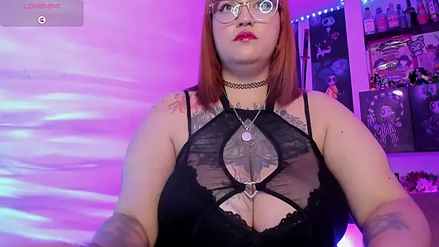  Ali Brinck  online show from May 3, 1:33 am