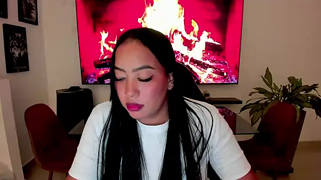 brunetenikole02 online show from October 22, 2:00 am