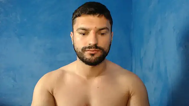 Snapshot of alex_blu chatting on June 11, 12:32 am alex blu online show from June 11, 12:32 am