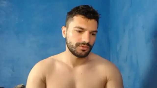Snapshot of alex_blu chatting on June 7, 9:58 am alex blu online show from June 7, 9:58 am